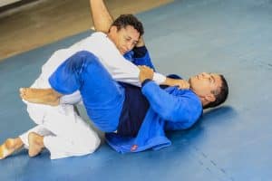 Atletas vão desferir golpes e técnicas de jiu-jítsu no Tancredão (Foto: Diego Alves)