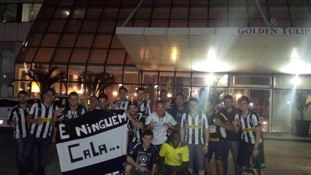 Membros do Grupo Estrela Capixaba recepcionaram o Botafogo no aeroporto e no hotel. (Foto: Grupo Estrela Capixaba)