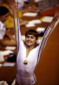 Nadia aos 14 anos, quando entrou para história nas Olimpíadas de Montreal - 76