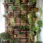 jardins verticais podem sesr feitos em diversos materiais 