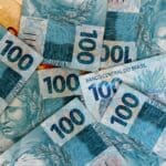 Investimentos dos brasileiros batem recorde de R$ 5 trilhões em 2022, diz Anbima 
