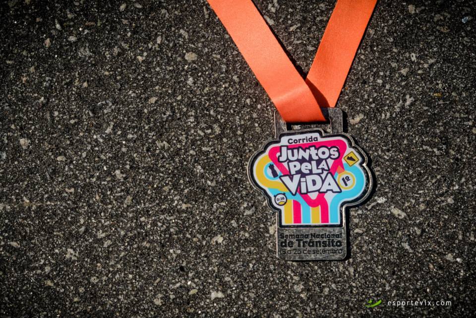 Medalha da 1ª edição da Corrida Juntos Pela Vida em 2013. Foto: Esporte Vix