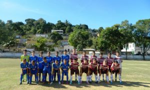  Estadual Sub 15: Os meninos do Idesbre vestindo a camisa do Vitória encararam a Desportiva (Foto: Divulgação)